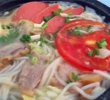 Tomato Meatball Hot Pot Rice Noodles