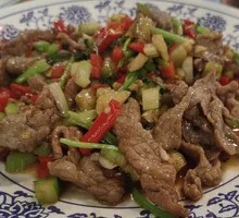 Stir-Fried Beef with Yellow Onion