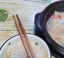 Three Delicacies Hot Pot Rice Noodles