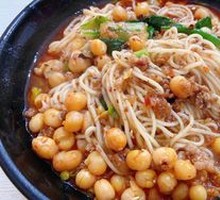 Spicy Broad Noodles with Pea Paste