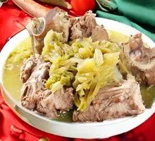 Iron Pot Braised Pork Bones with Pickled Cabbage