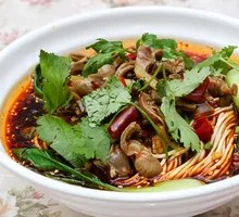 Sichuan-style Pepper Chicken Offal Noodles