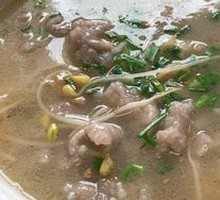 Old Meat Slice and Bean Sprout Soup