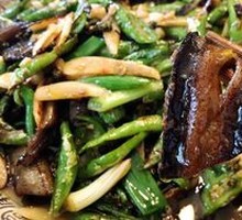 Stir-Fried Eel with Green Chili