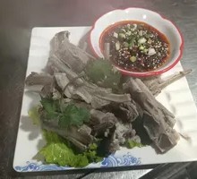 Hand-grabbed Lamb Ribs