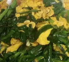 Stir-fried eggs with chives