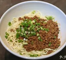 Dry Stir-Fried Noodles with Meat Sauce