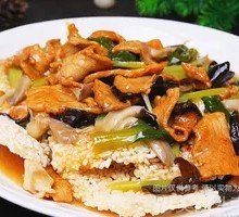 Fried Rice Noodles with Pork