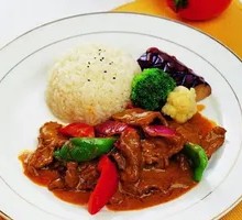 青椒炒牛肉盖浇饭