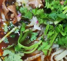 Miao-style Intestine and Mung Bean Noodles