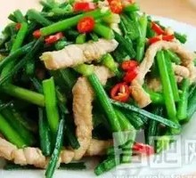 Stir-Fried Pork and Leek Strips