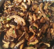 Mushroom and Preserved Meat Nutritious Soup