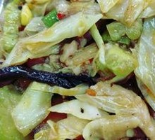 Cabbage and Wood Ear Mushroom Shreds