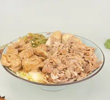 Fatty Intestine and Pork Shank Rice Bowl