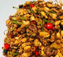 Organic Bean Sprout Stir-Fry with Beef Cubes