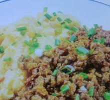 Fragrant Pea and Pork Noodles