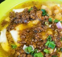 Spicy Pea and Meat Sauce Noodles