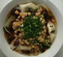 Spicy Pea and Meat Sauce Noodles