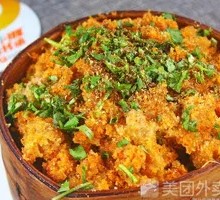 Steamed Pork Intestines with Rice Flour