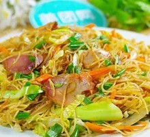 Egg Guangwei Sausage Fried Rice Noodles