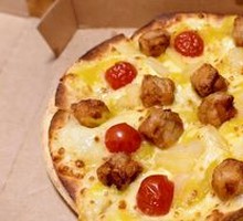 Spicy Crispy Chicken Pineapple Pizza