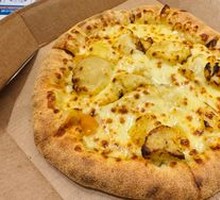 Golden Cat Durian Mango Pizza