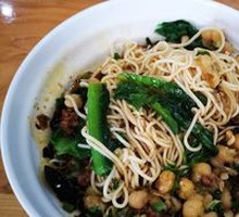 Pea and Meat Sauce Noodles