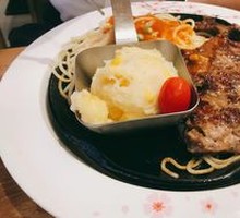 Golden Thick-Cut Red Pepper Sirloin Steak