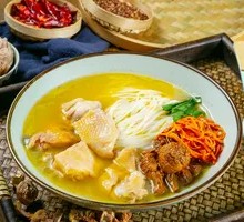 Chicken Soup with Tremella and Rice Noodles