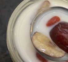 Beauty-Enhancing Peach Gum Milk Egg Custard