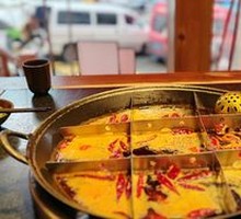 Red Soup Nine-Grid Pot