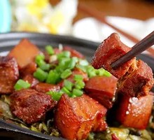Pick-Your-Sour Cabbage Braised Pork