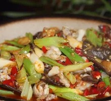 Sichuan-style Frog with Pickled Chili