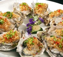 Garlic Steamed Oysters with Rice Noodles