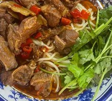 Ginger Stir-Fried Duck Noodles