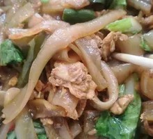 Stir-fried Rice Noodles with Egg and Shredded Pork