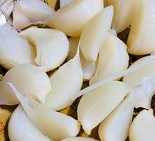 Sweet Pickled Garlic