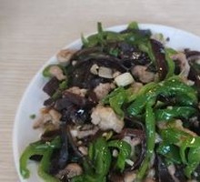 Green Pepper and Black Mushroom Shredded Pork Rice Bowl