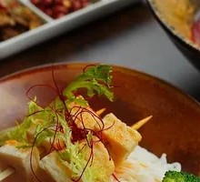 A Leaf Boat Vegetarian Tom Yum Rice Noodles