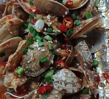 Signature Garlic Foil-Grilled Clams