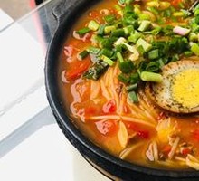 Tomato and Pickled Chili Chicken Offal Rice Noodles