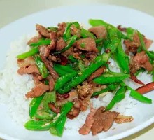 Green Pepper and Potato Shredded Pork Rice Bowl