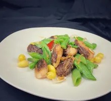 Pan-fried Morel Mushrooms with Sweet Peas