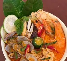 Thai Sour and Spicy Tom Yum Seafood Soup