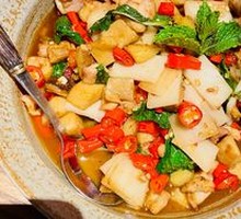 Stir-fried Mint Chicken with Rice Cakes