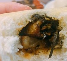 Preserved Vegetable Braised Pork Buns