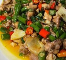 Wine-flavored Chicken with Green Chili