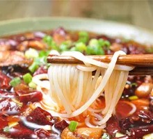 Spicy Chicken丁 Rice Noodles
