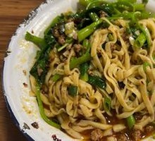 Special Broad Noodles with Pea and Pork Sauce