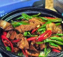 Xiang-style Stir-fried Pork with Rice in a Clay Pot